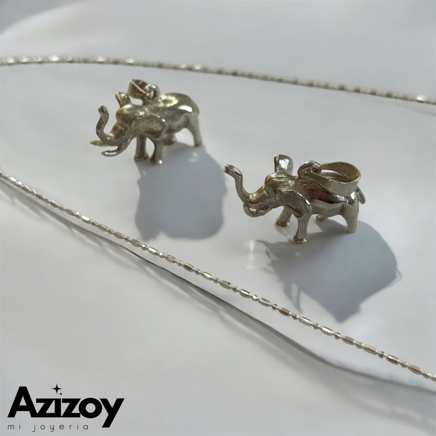 Dije Elefante con cadena.