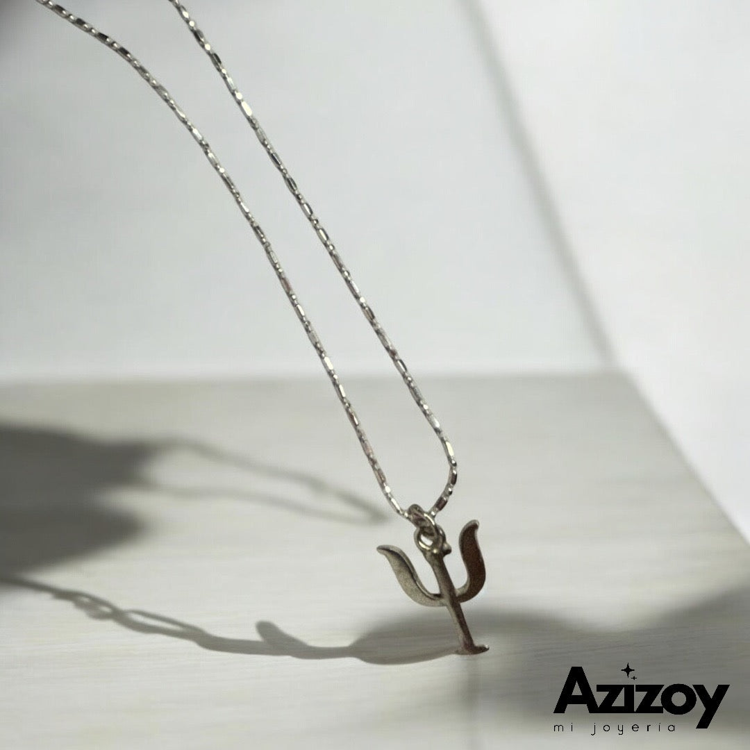 Dije con símbolo (psique)con cadena.