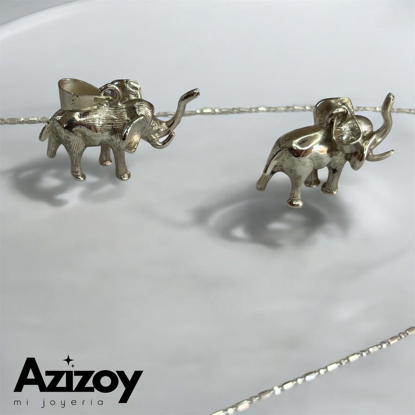 Dije Elefante con cadena.