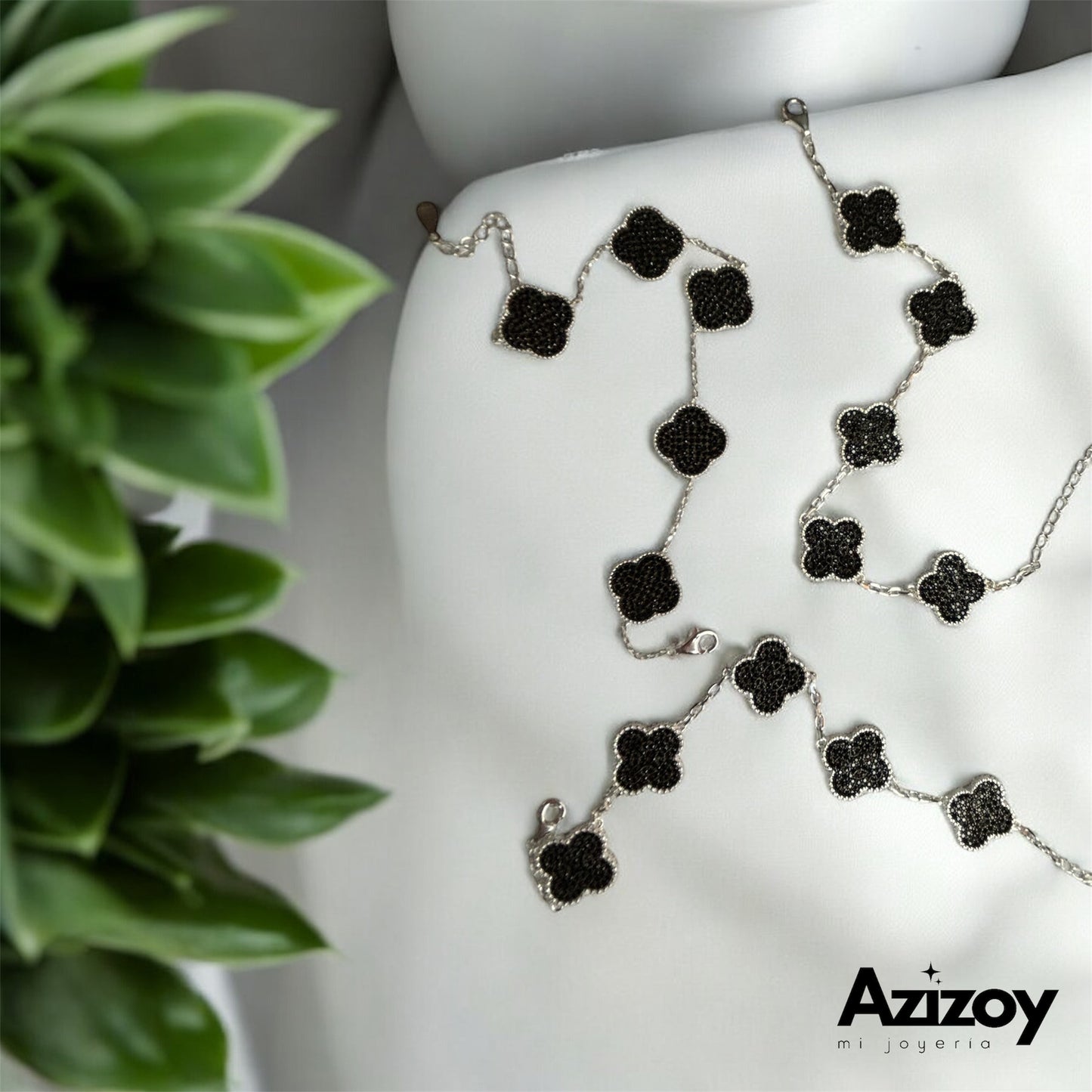 Pulsera de trébol negra