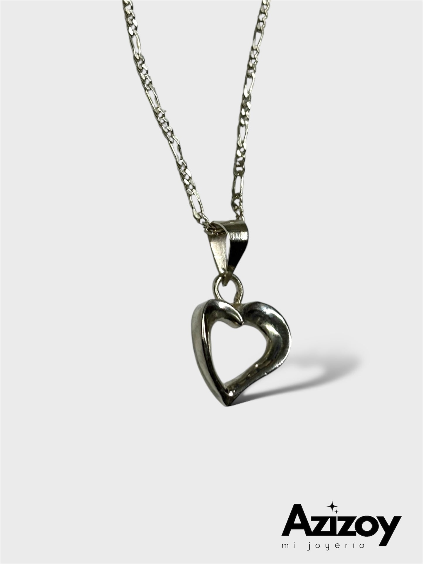 Dije de corazón con cadena.